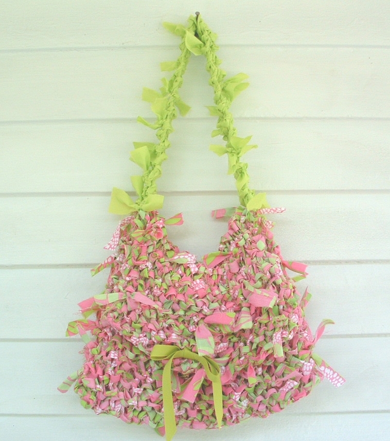 Messenger Bag Pattern / knit or crochet versions / rag bag made with...