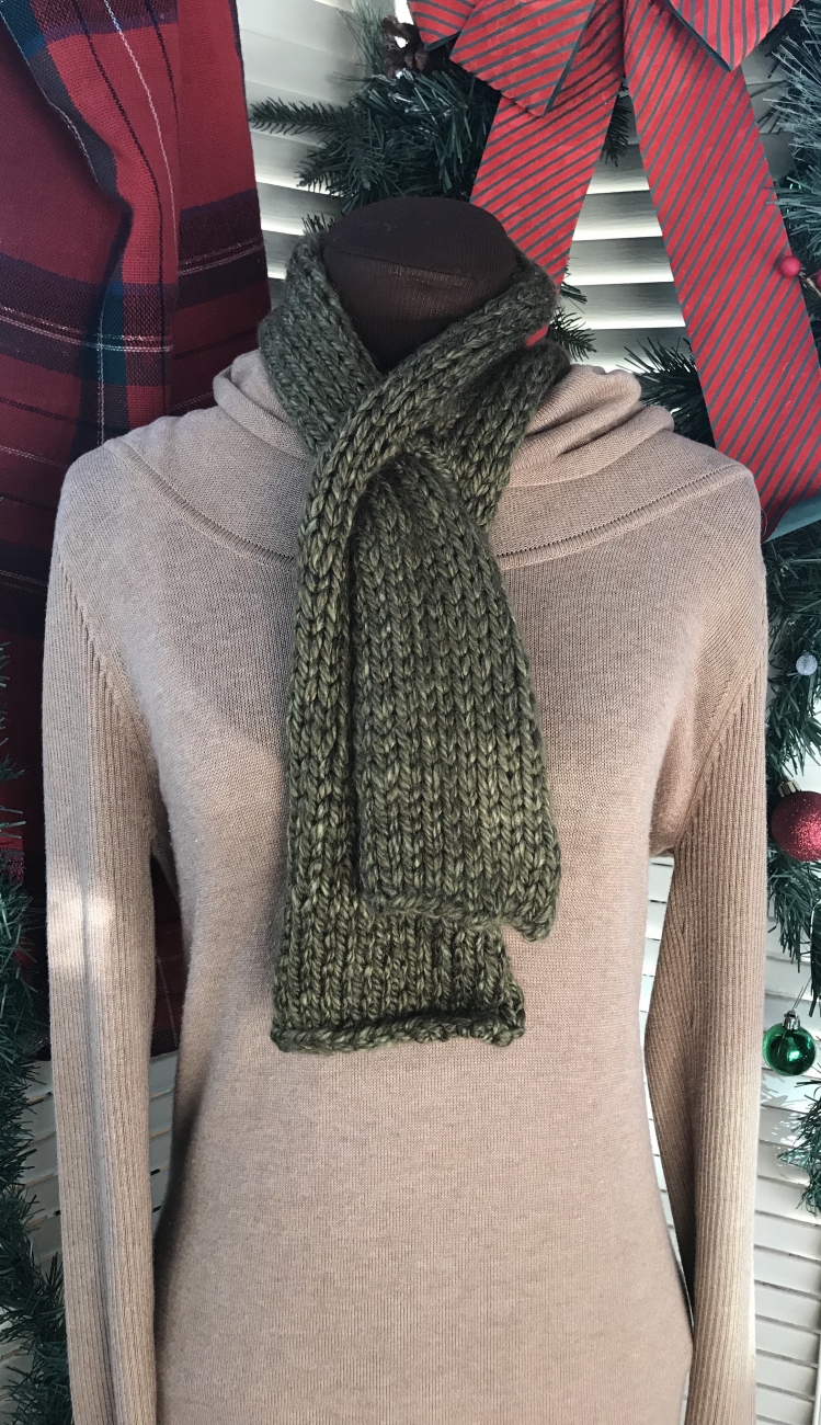 Women&#039;s Knitted Keyhole Scarf - Olive Green