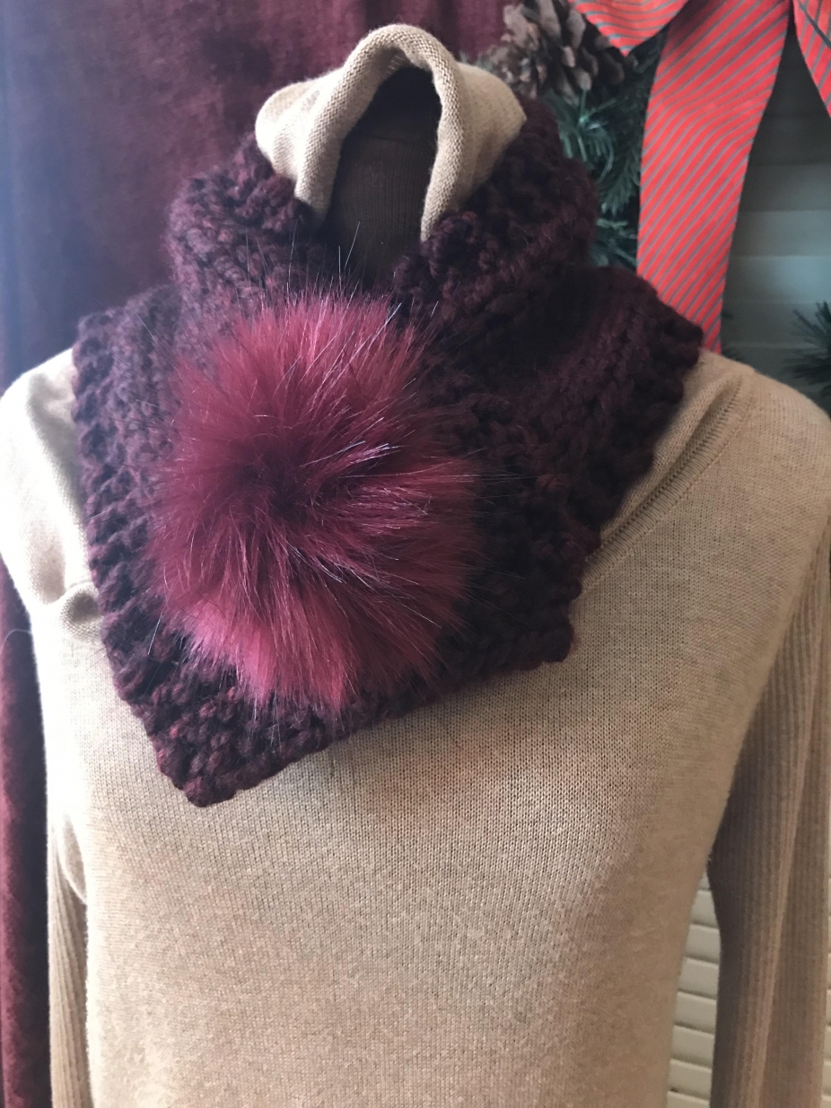 Women's Faux Fur PomPom Closure Burgundy