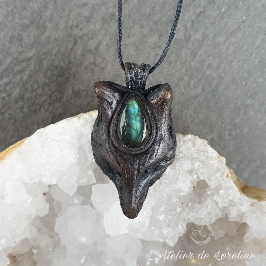 Labradorite pendant - Garnet - celtic - viking - gaia - wicca
