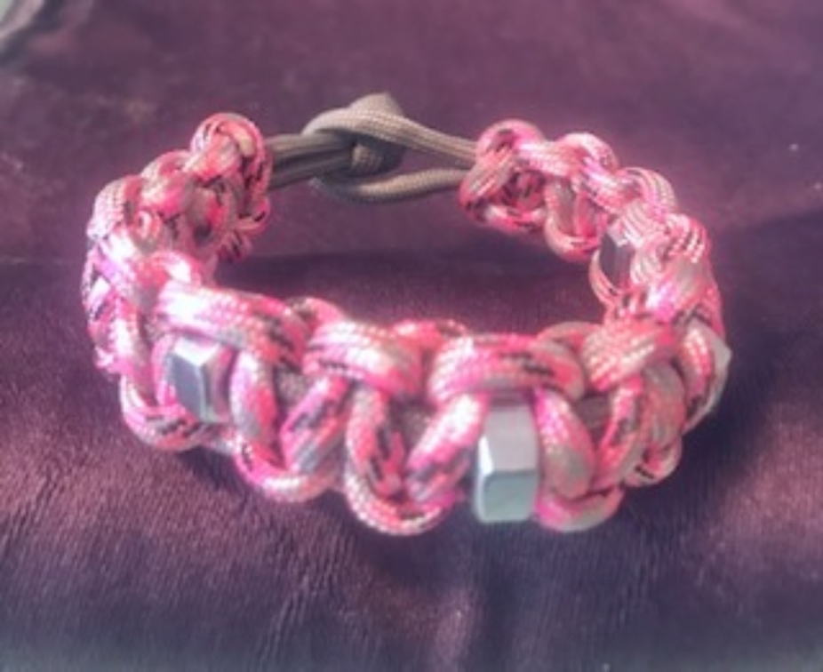 Paracord bracelet pink camo with fidget by gmas7 creations