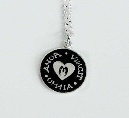 Amor vincit sale omnia necklace