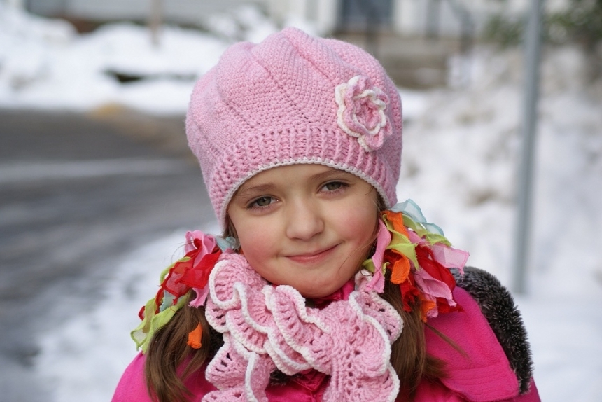 Handmade Crochet Pink Women\'s Size Medium Wool Beret Hat And Scarf Set Homemade/Handmade Crochet Pink Beret Hat and Scarf Set sz. M  main image 2