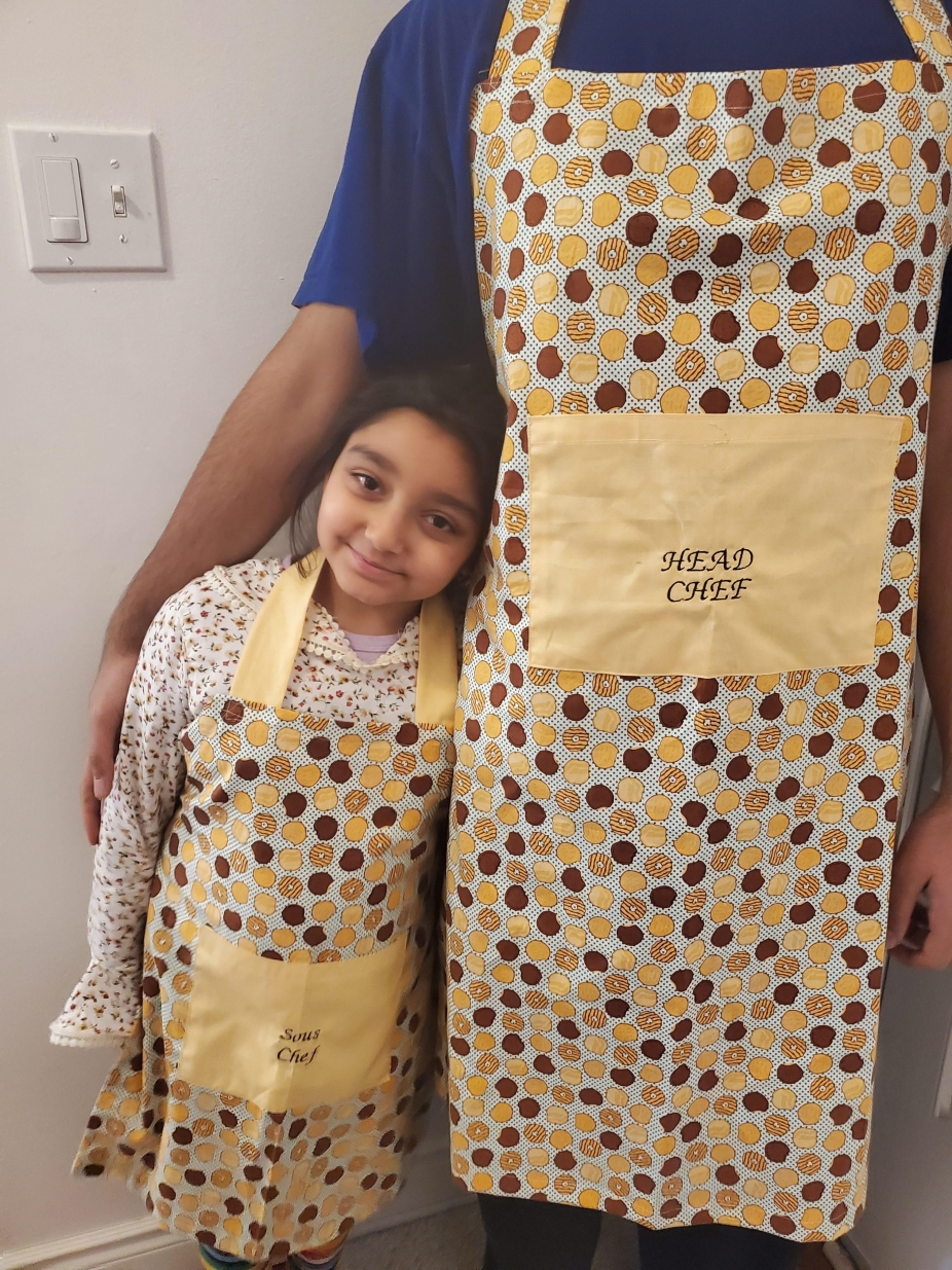 https://icraftgifts.com/files-product/detail-0/997/adult-and-child-matching-apron-498944-ddae.jpg