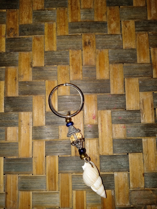 Download Blue & Clear Bead Shell KeyChain by wild skinz, Keyrings/Keychains