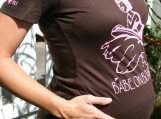 BABE ON BOARD-maternity tee-pink on espresso