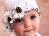 A cute and cuddly hat that's oh so soft and comfy! Precious flut