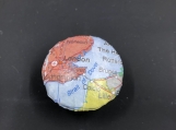Global trotting, map covered knobs - set of 