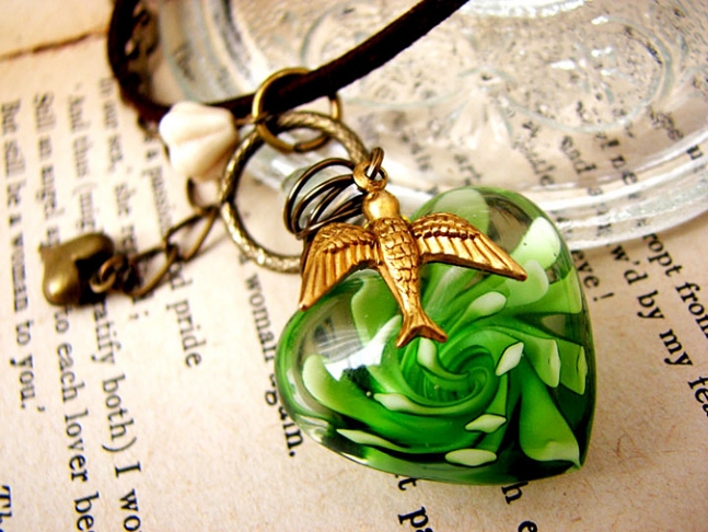 Unconditional Love Green Glass Heart Choker Necklace 