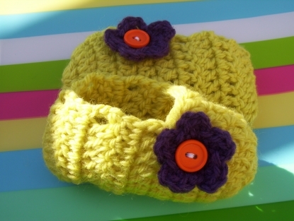 Sweet toddler booties with flowers