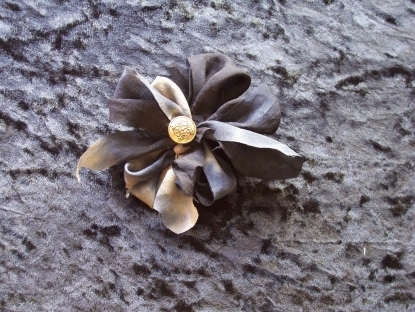 Flower pin