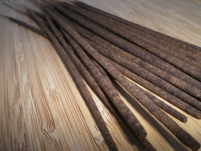 20 Hand-Dipped Incense Sticks - Red Clover Tea Scent
