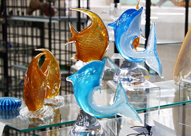 Glass Dolphins, Bermuda Craft Market.