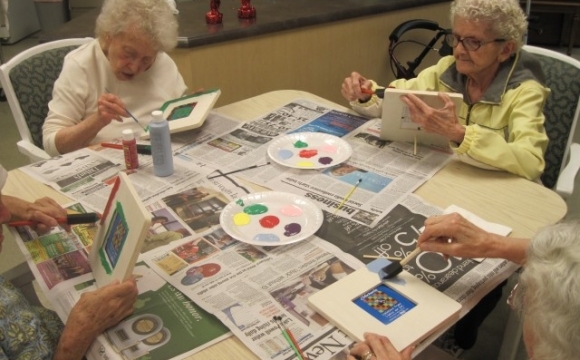 Seniors paint