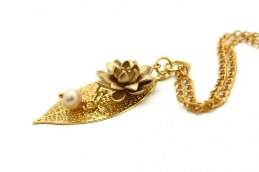 Lotus pendant necklace gold leaf birthday gift for her canada.