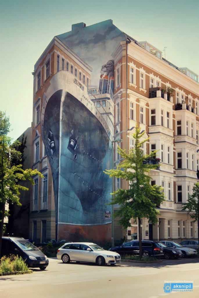 Titanic Ship Building City Picture, Street Art, Berlin Germany 