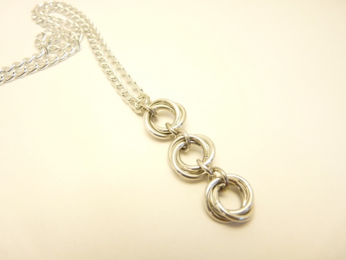 Chainmaille pendant, Mobius, Silver.